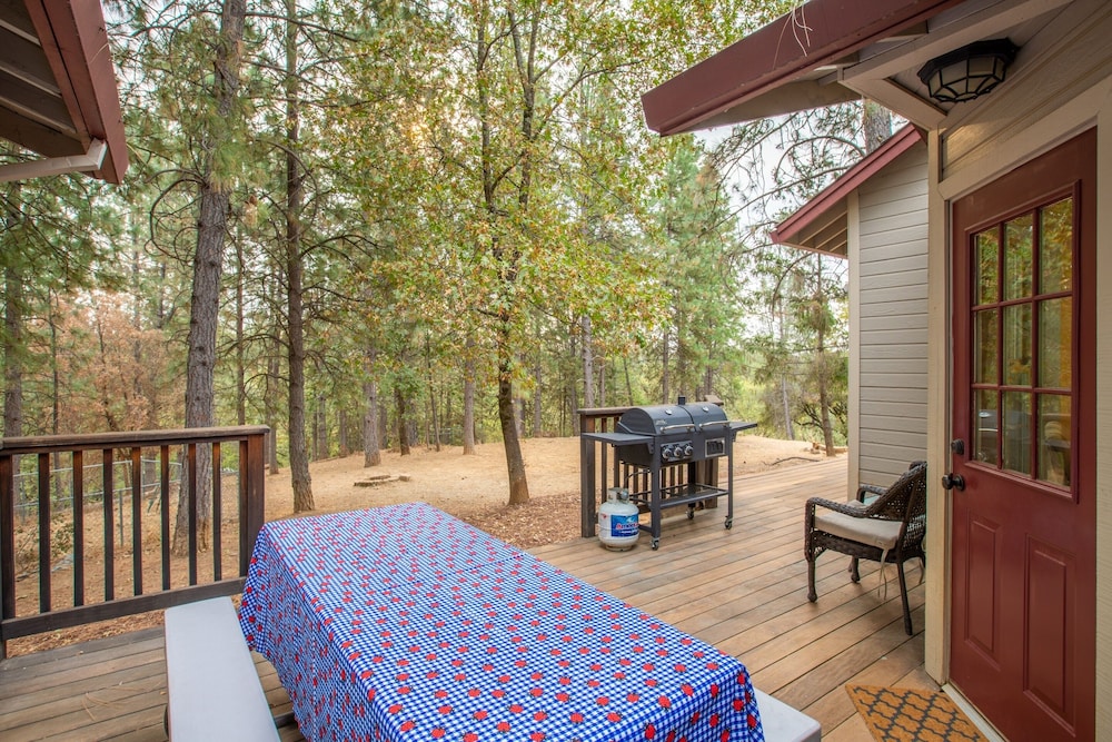 Mountain Retreat with Hot Tub Pool Table - Just over 1 hour to Squaw Valley Resort! by RedAwning - Property Image 22