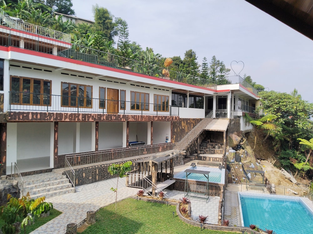Hally Batulayang
