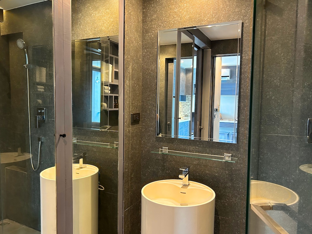 1BR with Rooftop Pool & Gym C191