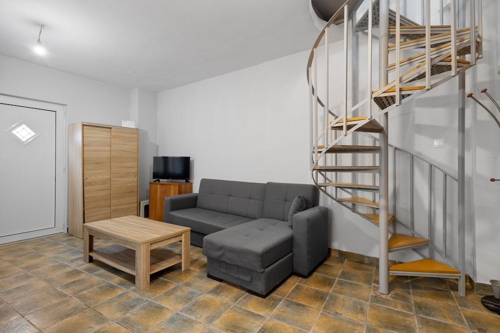 Litsa s Maisonette Near Sea - City Center