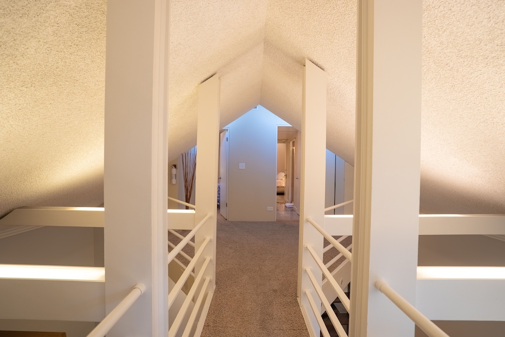 Lincoln Park Suites Operated by Roscoe Village Guesthouse photo 4