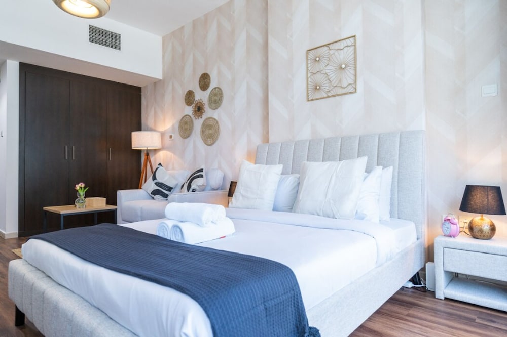 Calm Studio Apartment Right by the Golf Courses in Sports City