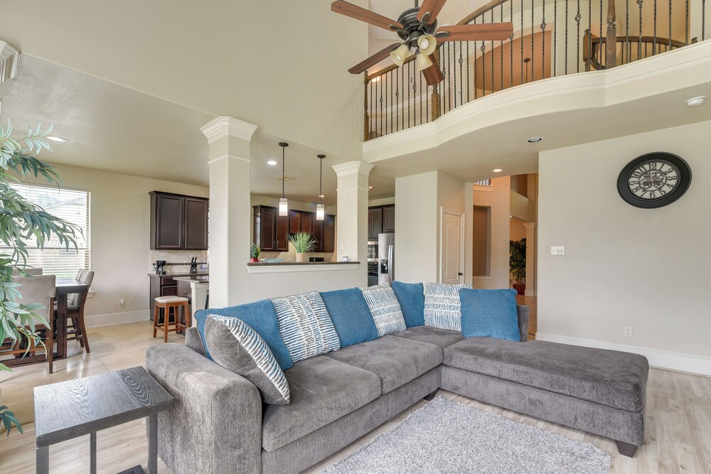 26 Mi to Houston: Spacious Home w/ Fenced Yard!