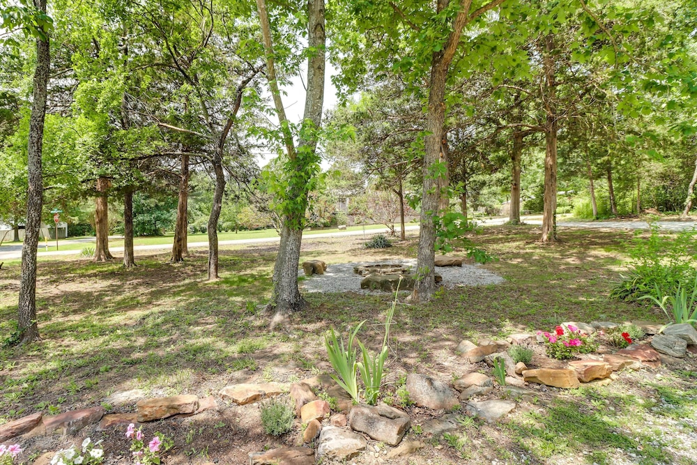 Family Home in Mountain View < 1 Mi to Downtown! view 5