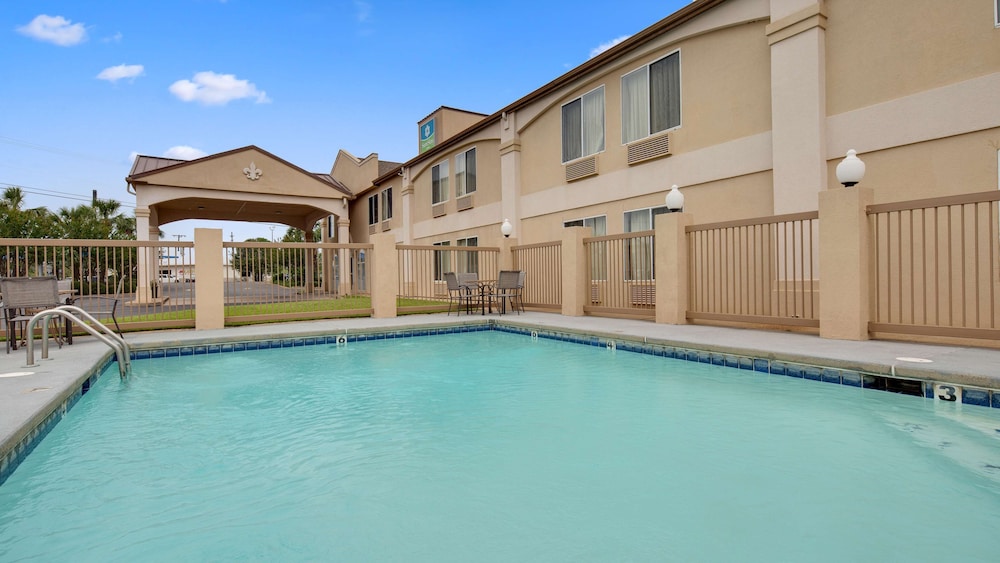 SureStay Hotel by Best Western Alexandria - Property Image 9