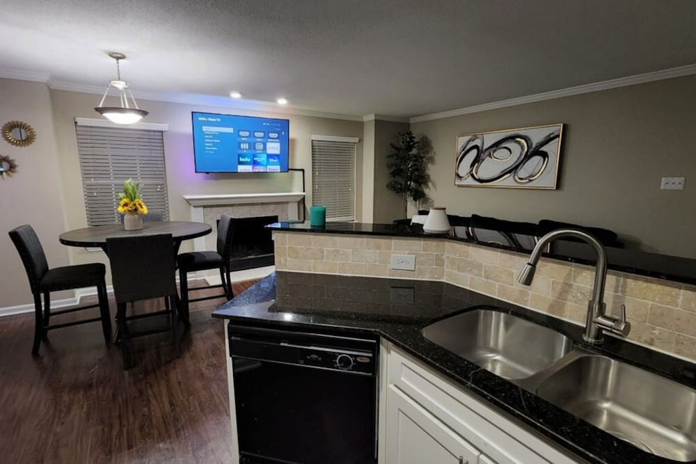 Medical Center 2BR With Resort Amenities