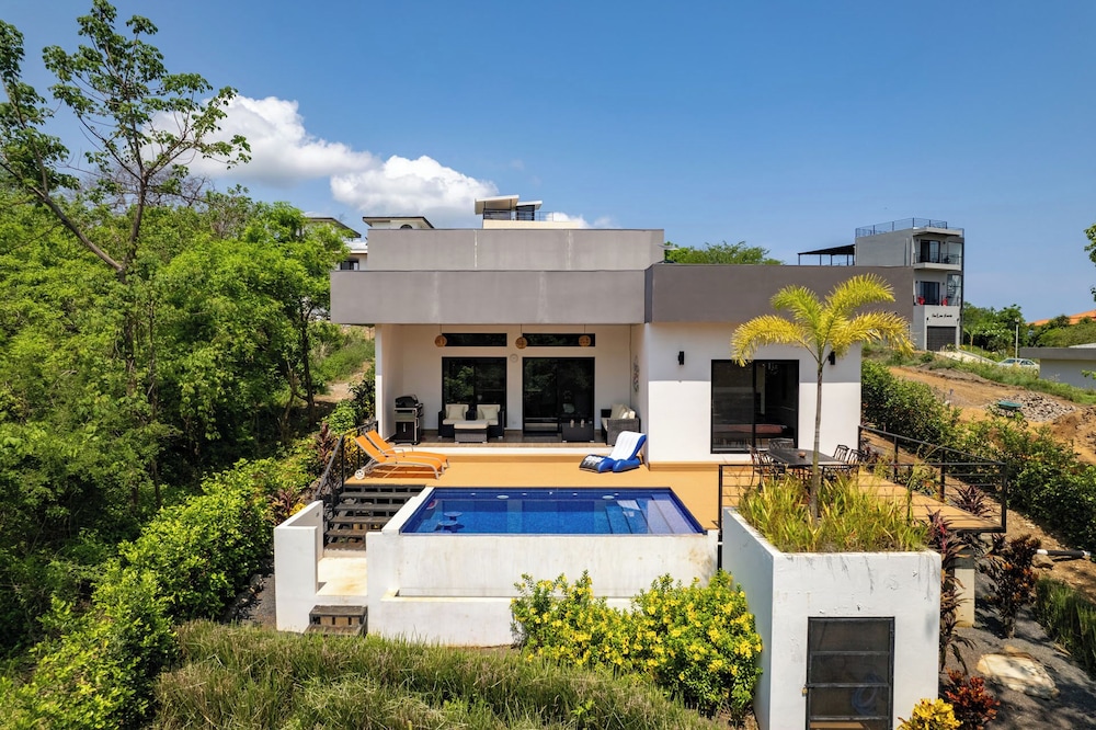 Villa with Minimalist Design & Scenic Deck with Private Infinity Pool and Jungle Views