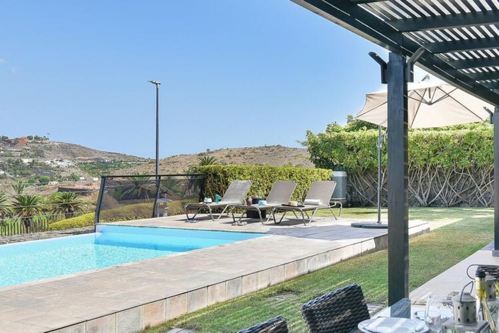 Villa With Private Pool in the Golf Resort