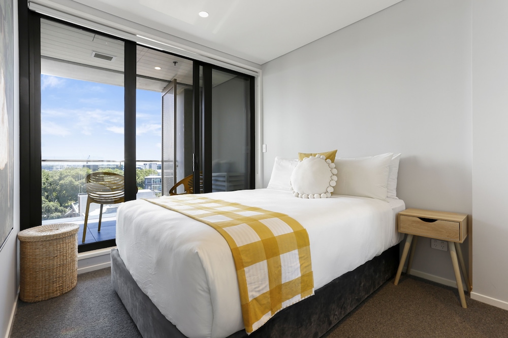 Laid back living with city views view 2