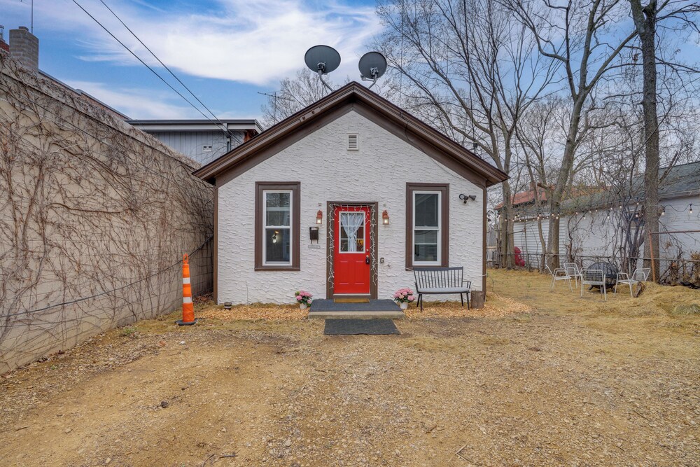 < 1 Mi to Xcel Energy Center: Walkable Hideaway!