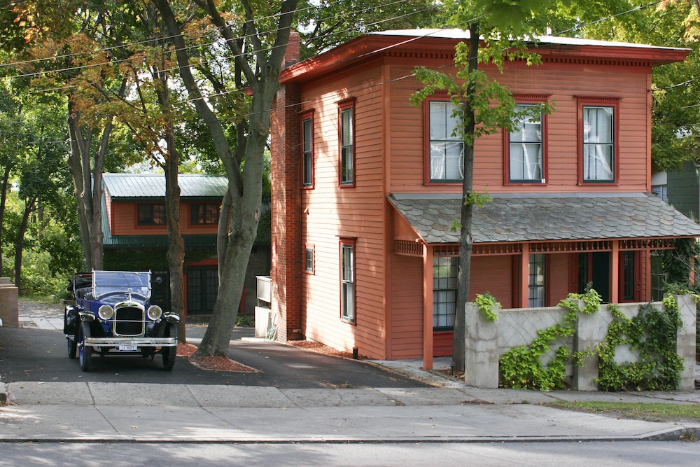 Inn On Columbia