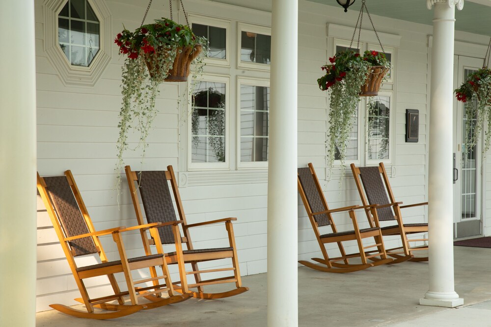 The Oakwood Inn Okoboji - Adults Only