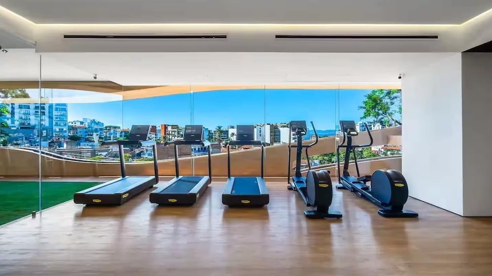 Soho PV Stunning Views Luxury Heated Rooftop Pool