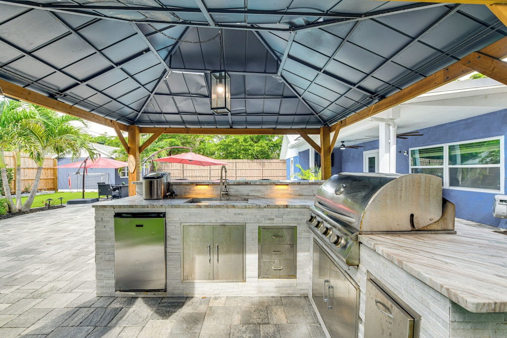 Backyard w/ Pool & Games! Family Home in Bradenton