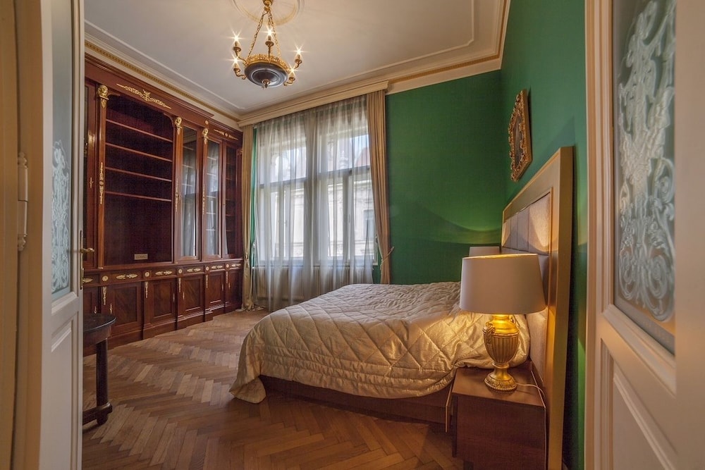 Filip Palace Luxurious Apartment view 3