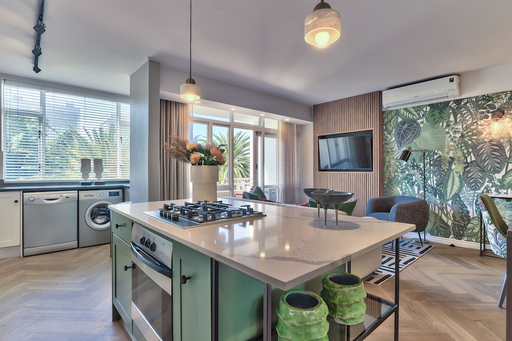 437 St Martini Gardens