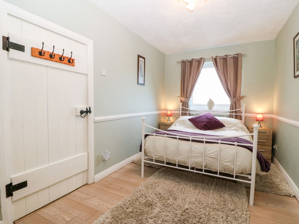 Ty Newydd Bach view 3