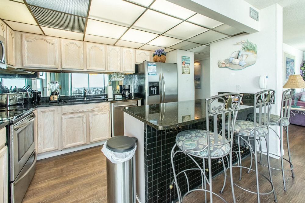 Leeward 308 at Edgewater