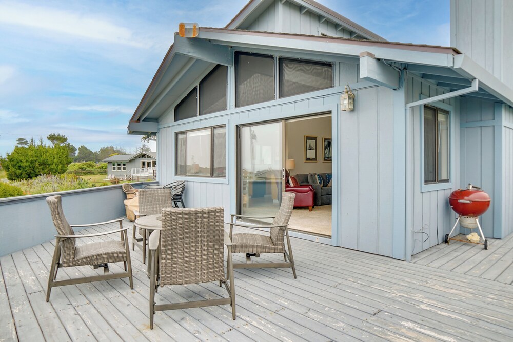 Beach Access & Hot Tub: Coastal Gem in Manchester