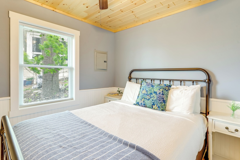 1 Mi to Village: Waterfront Oasis in Lake George!