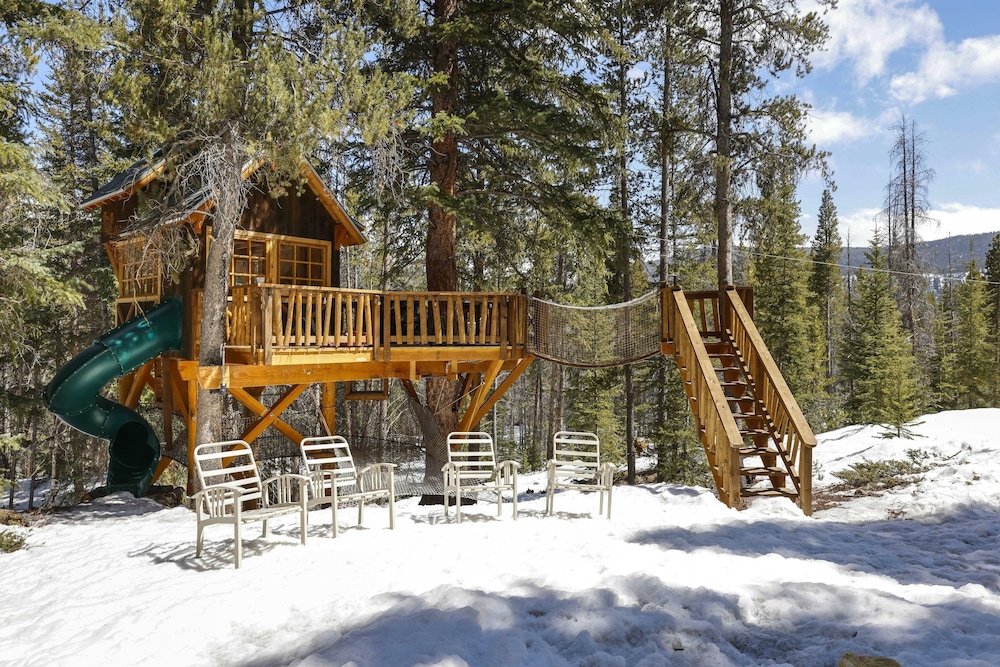Treehouse by Avantstay Secluded Mountain Cabin w Views Hot Tub Treehouse