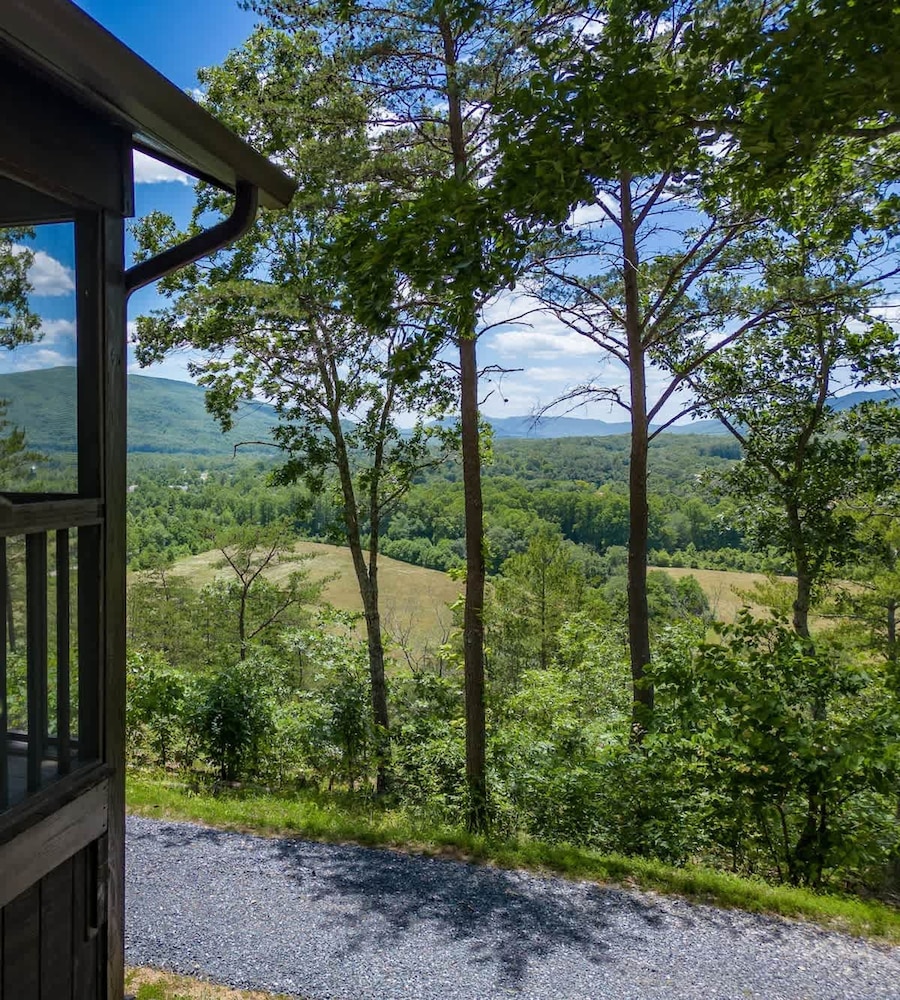 Shenandoah Retreat - Family Home