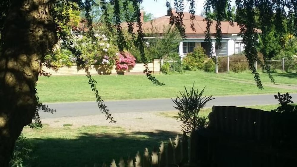 Abelia Cottage of Daylesford Botanical