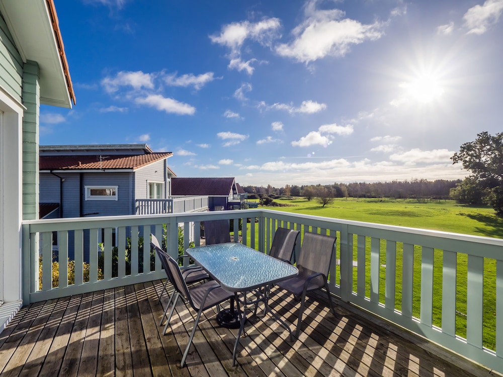 Luxury Lodge w/ Hot Tub on 400-Acre Estate