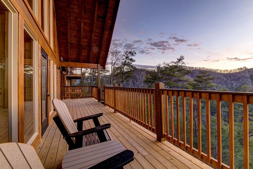 Critter Cove - 2 Bedrooms, 2 Baths, Sleeps 10 Home by RedAwning