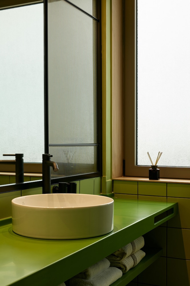 Dwell - Elegant City Stay