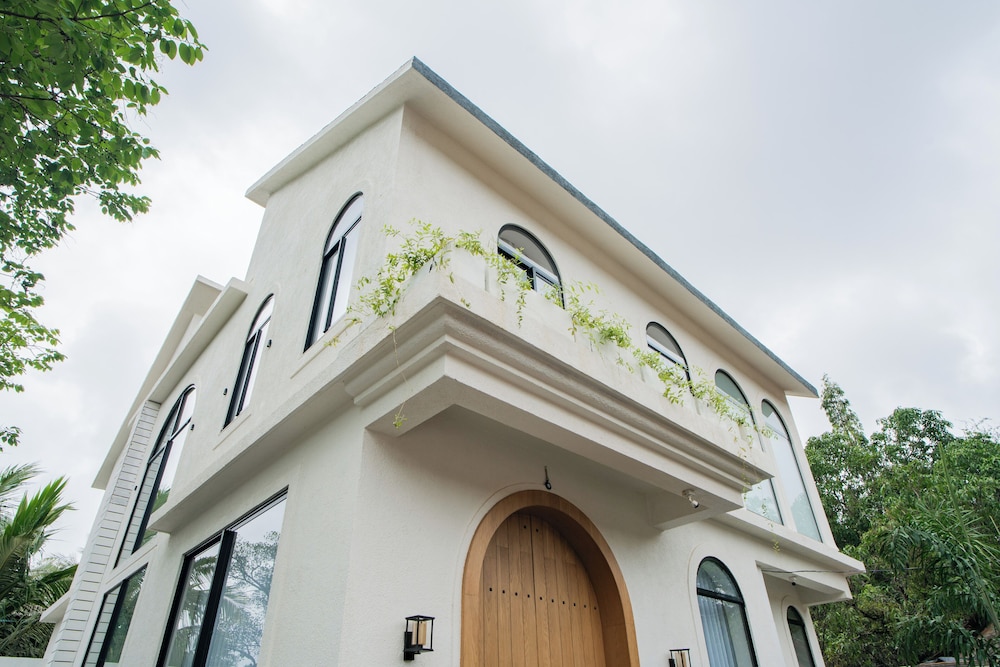 ELIVAAS Ekam | Luxe 4 BHK Villa With Pvt Pool & Patio