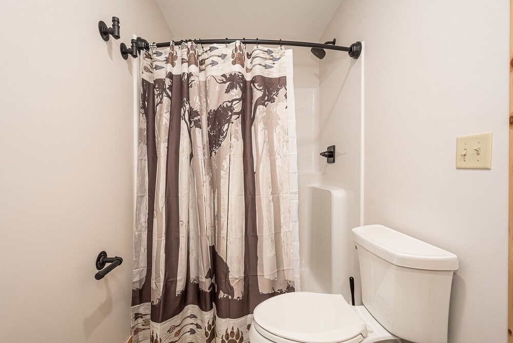 Mountain Crest Lodge - Property Image 4