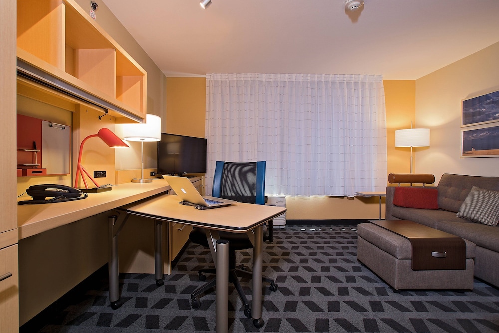 Dodge City Vacations - TownePlace Suites by Marriott Dodge City - Property Image 14