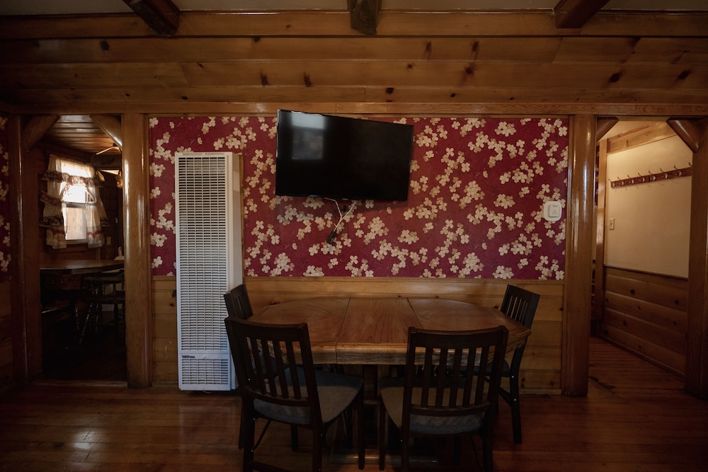 Embers Lodge and Cabins