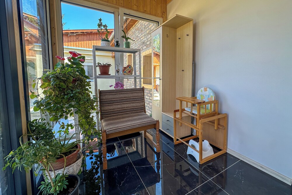 Nora Guest House