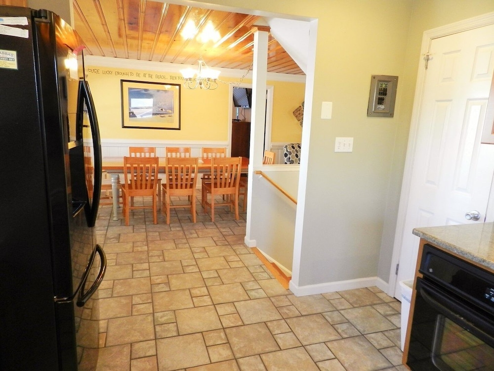 The Ocean House 6 Bedroom Home by RedAwning