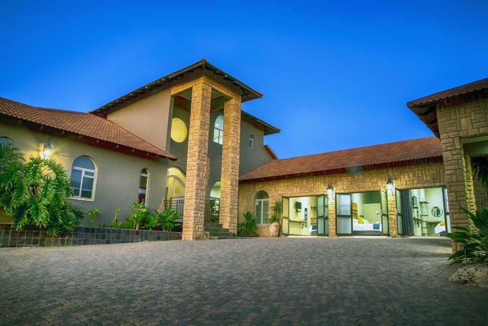 Hotel Blue Rain Guesthouse - Image 1