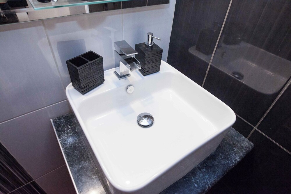 Stylish Renovated 2 Bd Apt in Exarcheia