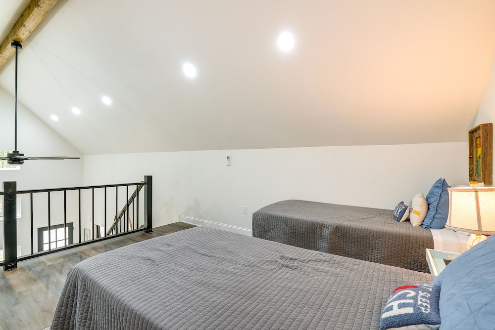 Mount Pleasant Vacations - Lakefront Texas Abode w/ Kayaks, Fire Pit  Patio! - Property Image 5