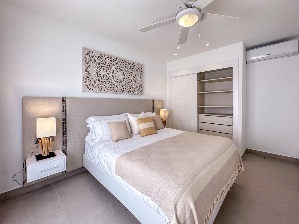 Luxury 3 Bedroom Apartment at the Beach