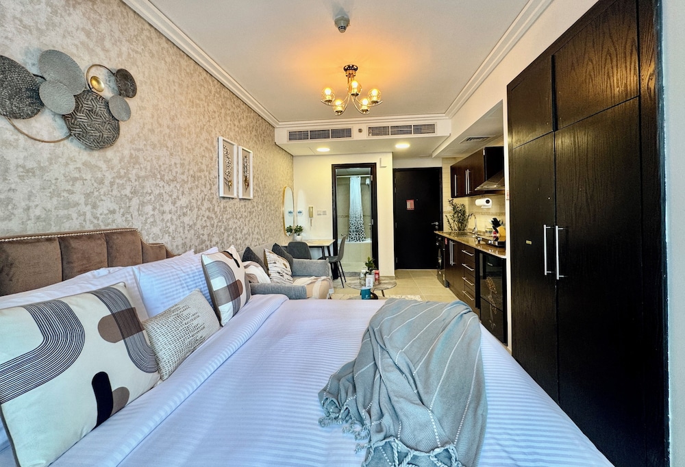 Cosmos Living Majestic Studio GCV2