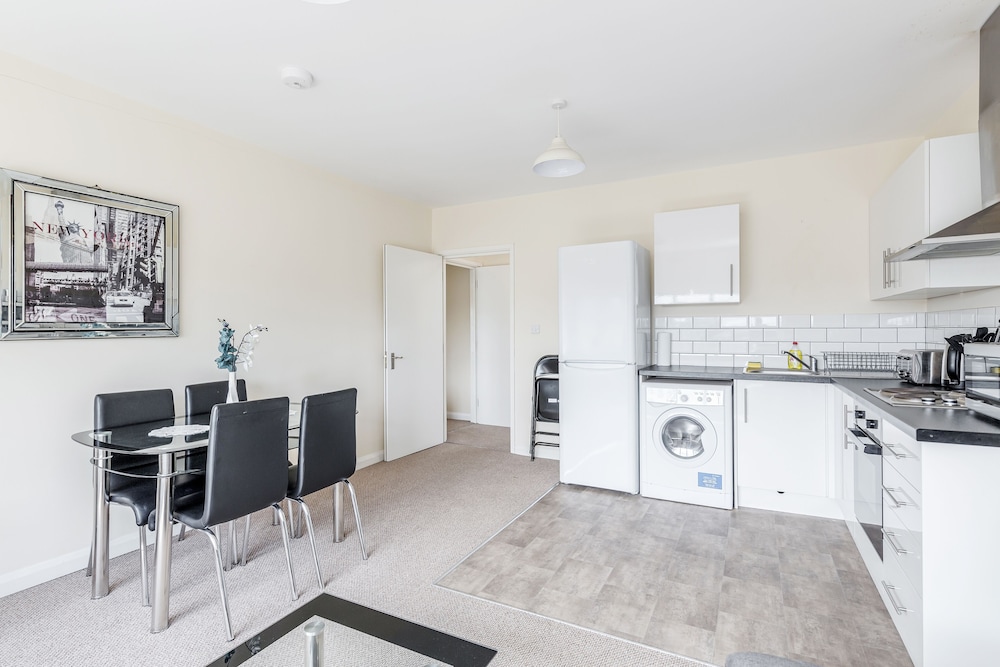 Home to Home Watford Apartment view 5