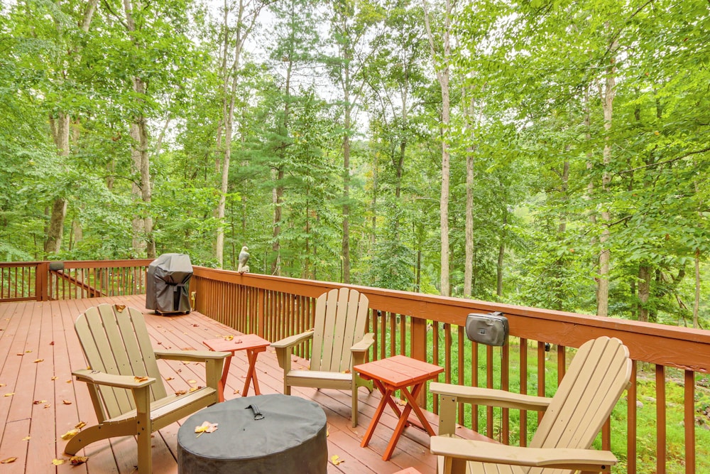 Great Cacapon Mtn Cabin w/ Private Hot Tub + Views