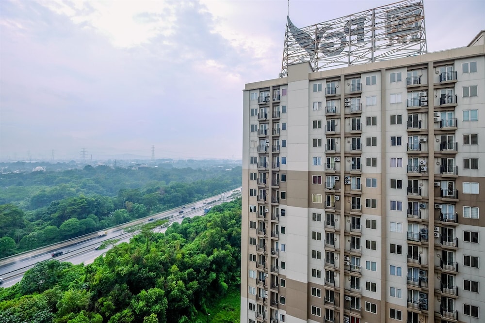 Nice and Modern 2BR at Podomoro Golf View Apartment