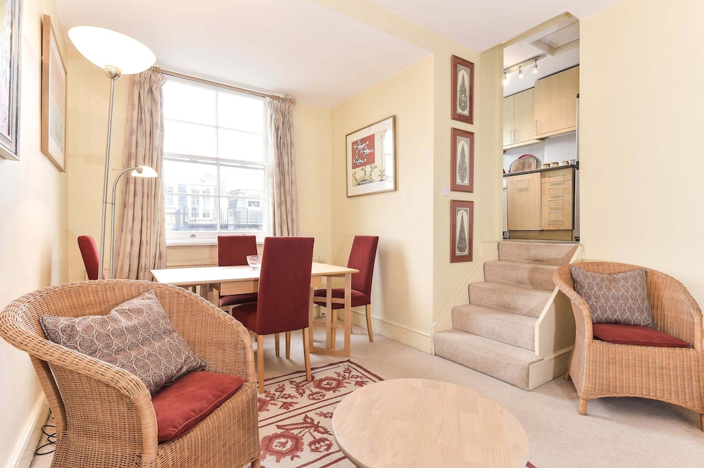 Smart 2 bedroom flat near Pimlico Tube