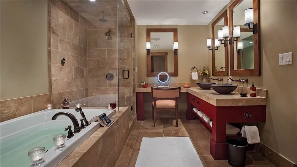 Emerald Mountain 702 4 BedroomCondo By Moving Mountains view 5