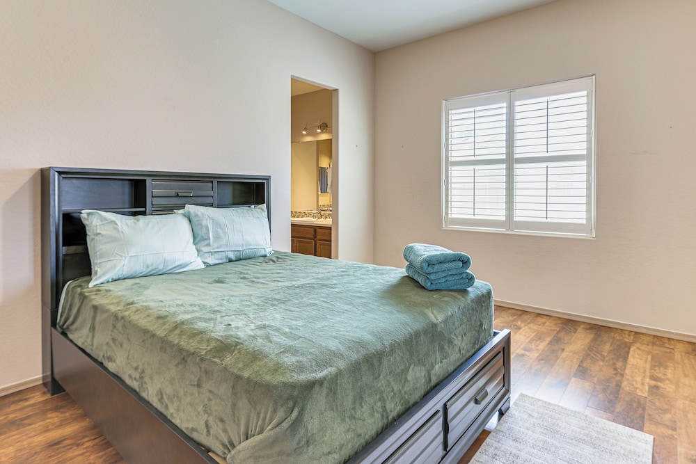 Backyard Oasis w/ Fire Pit: Laveen Village Retreat