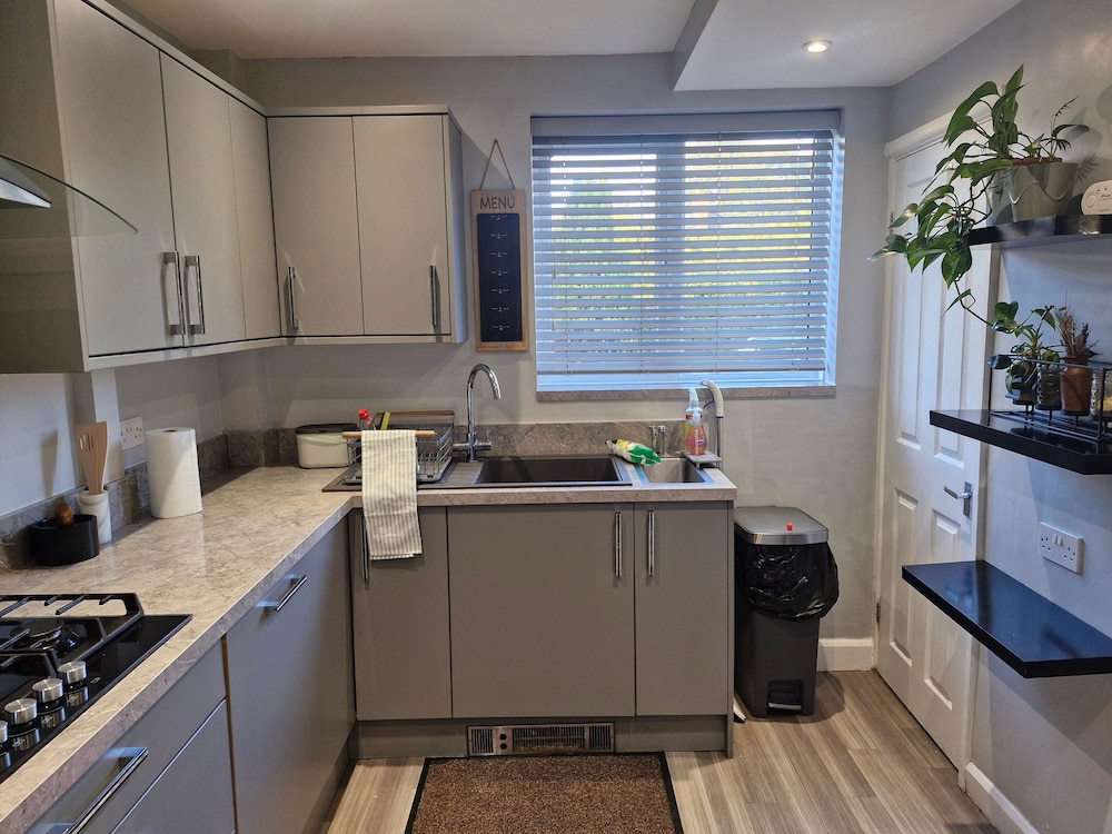 Charming Wythenshawe Home With Garden & Parking
