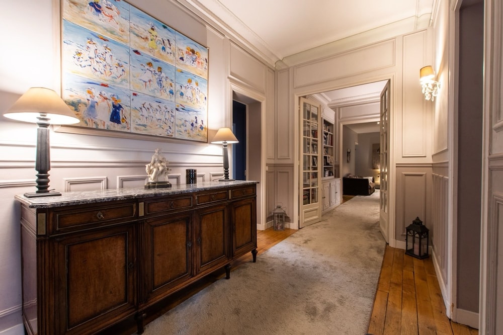 Splendid 5BR Family Apartment - Trocadero