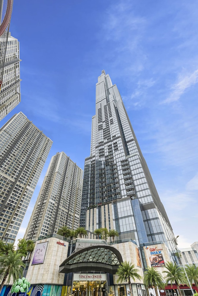 Apartment Landmark 81 by Urban Home